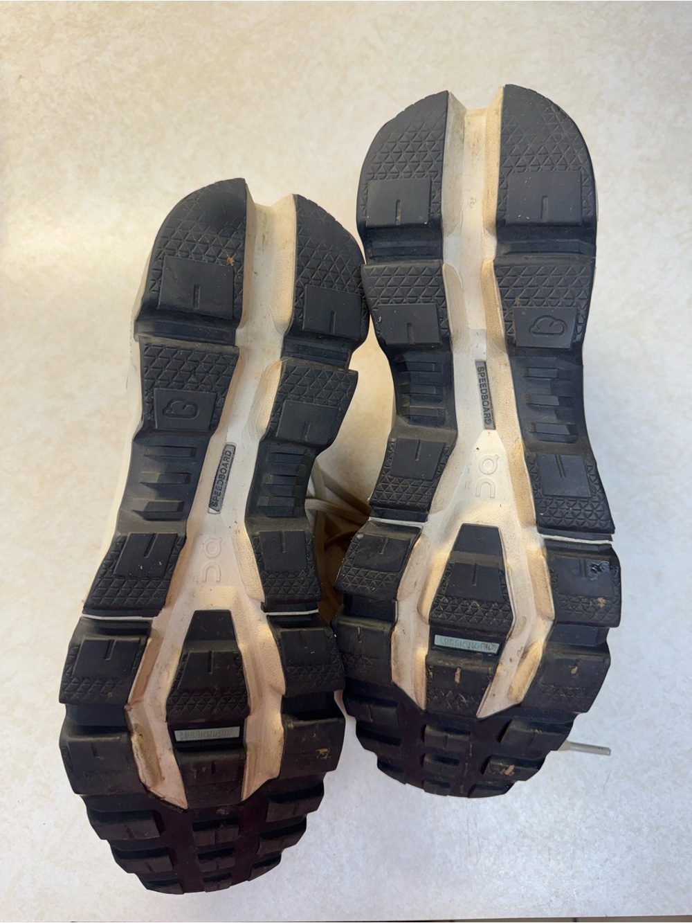 On Running women’s trail shoes in beige and brown - Picture 6 of 7